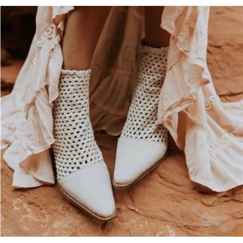 NWT Free People In The Loop Off White Leather Woven Ankle Boots Size 36 / 6